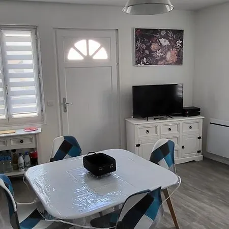 Apartment T2 Des Arenes *